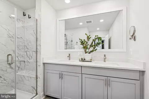 Bath - 2218 Partin Rd, Baltimore, MD 21244 photo 2 of 5
