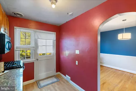 Entry Way - 1014 Elm Rd, Halethorpe, MD 21227 photo 4 of 6