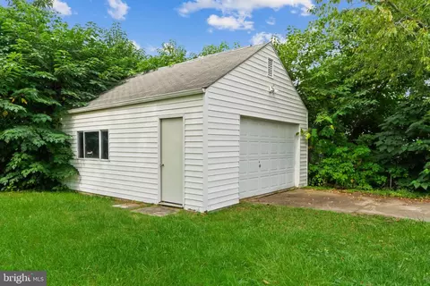 Exterior - 3412 Sollers Point Rd, Dundalk, MD 21222 photo 5 of 8