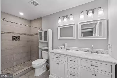 Bath - 3412 Sollers Point Rd, Dundalk, MD 21222 photo 1 of 1