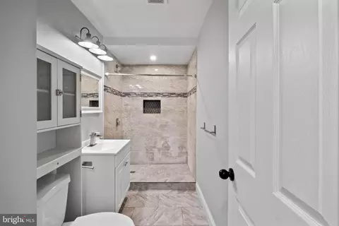 Entry Way - 3412 Sollers Point Rd, Dundalk, MD 21222 photo 3 of 7