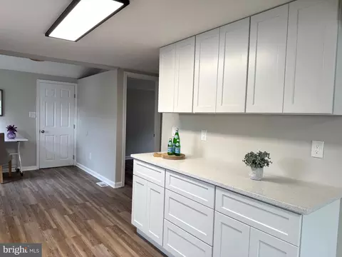 Entry Way - 7 Centre Ave, Dundalk, MD 21222 photo 1 of 5
