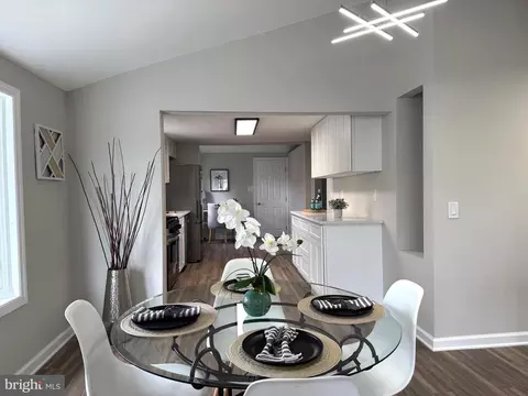 Dining - 7 Centre Ave, Dundalk, MD 21222 photo 4 of 5
