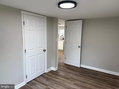 Entry Way - 7 Centre Ave, Dundalk, MD 21222 photo 4 of 5