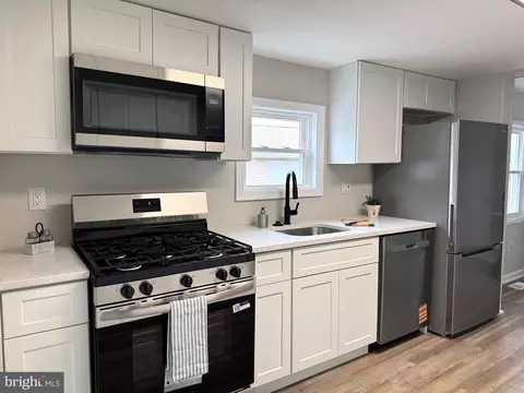Kitchen - 7 Centre Ave, Dundalk, MD 21222 photo 2 of 4