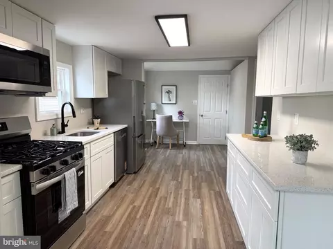 Kitchen - 7 Centre Ave, Dundalk, MD 21222 photo 4 of 4