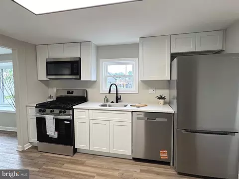 Kitchen - 7 Centre Ave, Dundalk, MD 21222 photo 3 of 4
