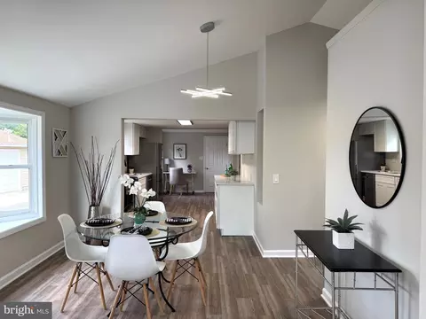 Dining - 7 Centre Ave, Dundalk, MD 21222 photo 2 of 5
