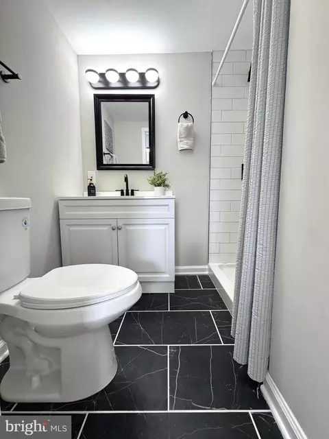 Bath - 7 Centre Ave, Dundalk, MD 21222 photo 2 of 5