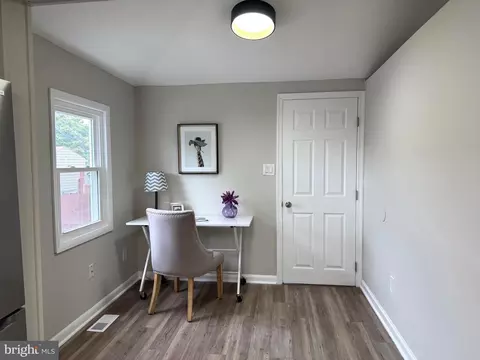 Entry Way - 7 Centre Ave, Dundalk, MD 21222 photo 3 of 5