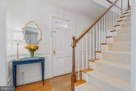 Entry Way - 27 Murray Hill Cir, Baltimore, MD 21212 photo 1 of 11