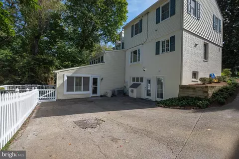 Exterior - 27 Murray Hill Cir, Baltimore, MD 21212 photo 18 of 19