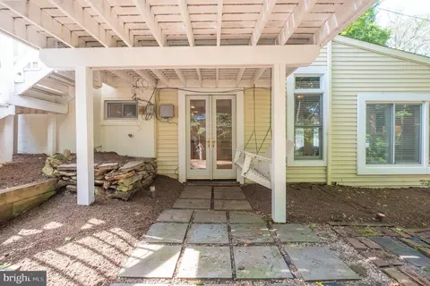 Exterior - 27 Murray Hill Cir, Baltimore, MD 21212 photo 14 of 19
