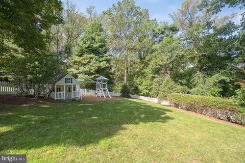 Exterior - 27 Murray Hill Cir, Baltimore, MD 21212 photo 16 of 19