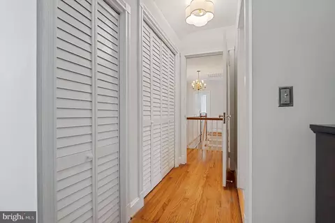 Entry Way - 27 Murray Hill Cir, Baltimore, MD 21212 photo 5 of 11