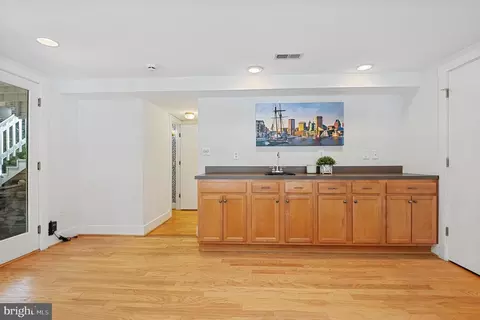 Entry Way - 27 Murray Hill Cir, Baltimore, MD 21212 photo 8 of 11