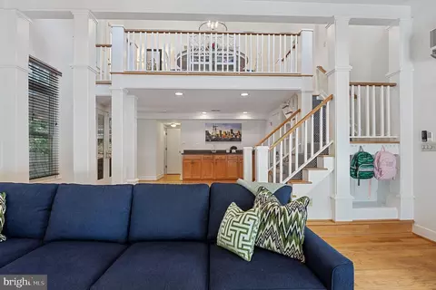 Entry Way - 27 Murray Hill Cir, Baltimore, MD 21212 photo 10 of 11