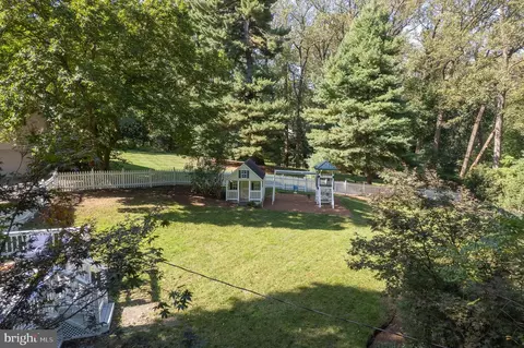 Exterior - 27 Murray Hill Cir, Baltimore, MD 21212 photo 10 of 19