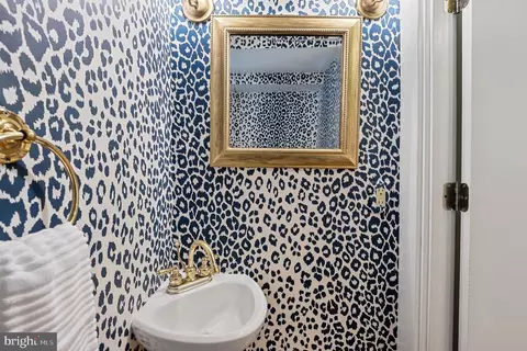 Bath - 27 Murray Hill Cir, Baltimore, MD 21212 photo 11 of 11