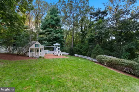 Exterior - 27 Murray Hill Cir, Baltimore, MD 21212 photo 5 of 19
