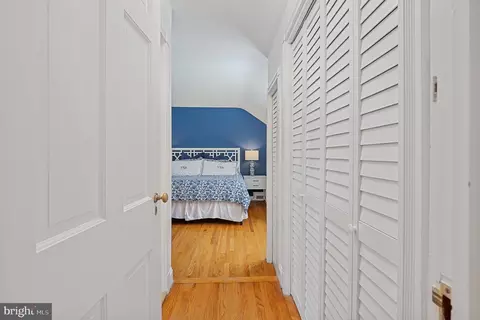 Entry Way - 27 Murray Hill Cir, Baltimore, MD 21212 photo 4 of 11