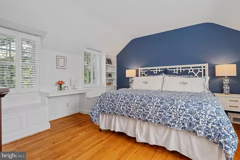 Bedroom - 27 Murray Hill Cir, Baltimore, MD 21212 photo 4 of 9