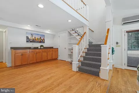 Entry Way - 27 Murray Hill Cir, Baltimore, MD 21212 photo 9 of 11