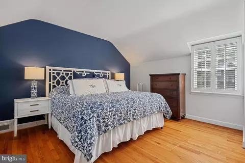 Bedroom - 27 Murray Hill Cir, Baltimore, MD 21212 photo 5 of 9