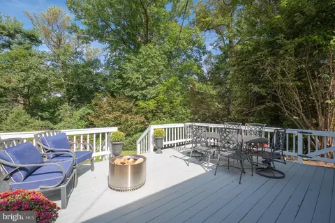 Exterior - 27 Murray Hill Cir, Baltimore, MD 21212 photo 17 of 19
