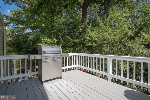 Exterior - 27 Murray Hill Cir, Baltimore, MD 21212 photo 12 of 19