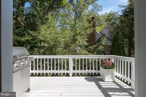 Exterior - 27 Murray Hill Cir, Baltimore, MD 21212 photo 11 of 19