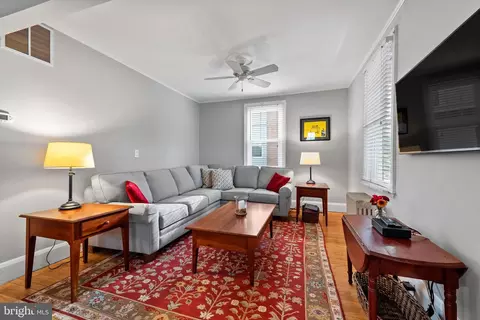 Living - 706 Murdock Rd, Baltimore, MD 21212 photo 2 of 3