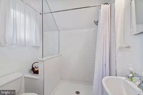 Bath - 706 Murdock Rd, Baltimore, MD 21212 photo 2 of 2