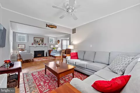 Living - 706 Murdock Rd, Baltimore, MD 21212 photo 1 of 3