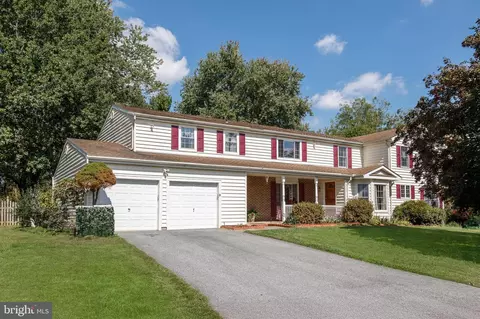 8 Beau Mondes Ct, Reisterstown, MD 21136