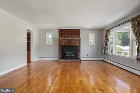Living - 16357 Trenton Rd, Upperco, MD 21155 photo 5 of 6