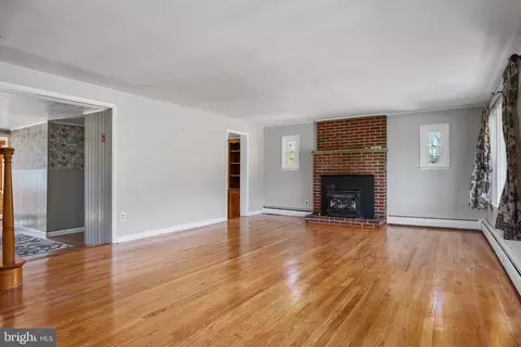Living - 16357 Trenton Rd, Upperco, MD 21155 photo 4 of 6
