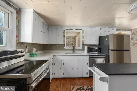 Kitchen - 16357 Trenton Rd, Upperco, MD 21155 photo 3 of 5