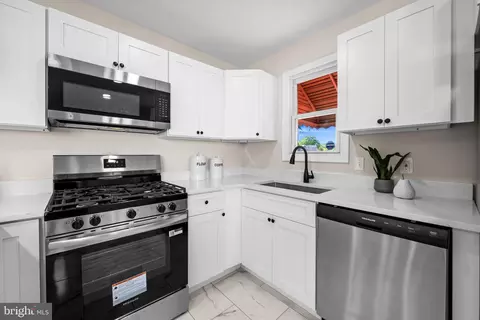 Kitchen - 1 Boymans Ct, Baltimore, MD 21206 photo 2 of 3