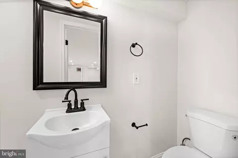 Bath - 1 Boymans Ct, Baltimore, MD 21206 photo 2 of 4