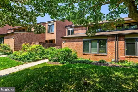 15 Oakridge Ct, Lutherville Timonium, MD 21093
