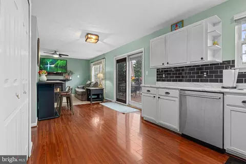 Entry Way - 4635 Greencove Cir, Sparrows Point, MD 21219 photo 8 of 11