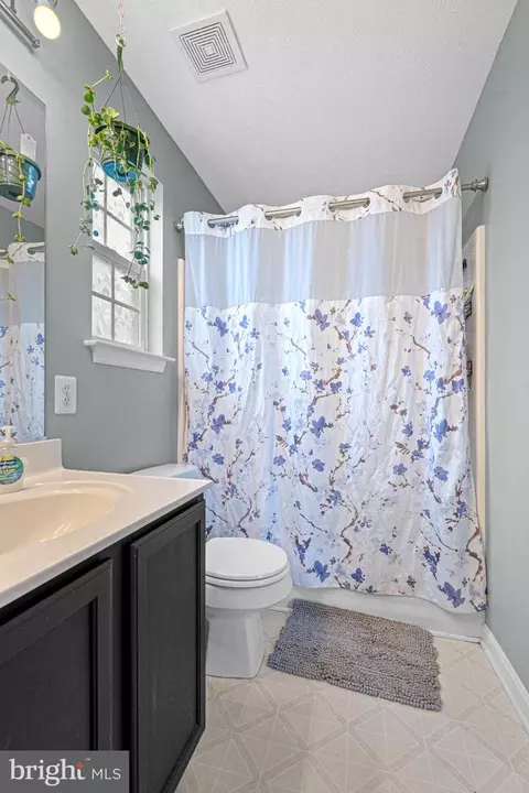 Bath - 4635 Greencove Cir, Sparrows Point, MD 21219 photo 3 of 5