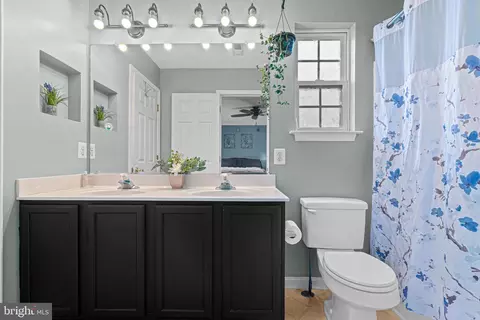 Bath - 4635 Greencove Cir, Sparrows Point, MD 21219 photo 2 of 5
