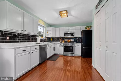Kitchen - 4635 Greencove Cir, Sparrows Point, MD 21219 photo 2 of 2