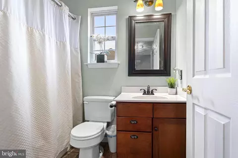 Bath - 4635 Greencove Cir, Sparrows Point, MD 21219 photo 4 of 5