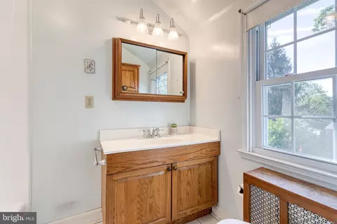 Bath - 724 Murdock Rd, Baltimore, MD 21212 photo 1 of 3