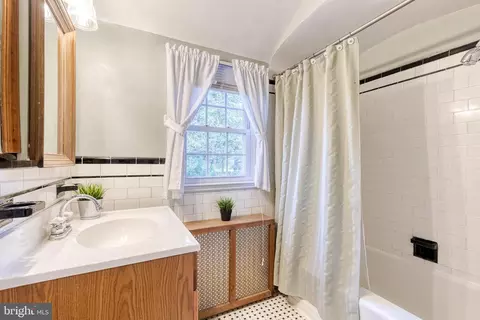 Bath - 724 Murdock Rd, Baltimore, MD 21212 photo 3 of 3