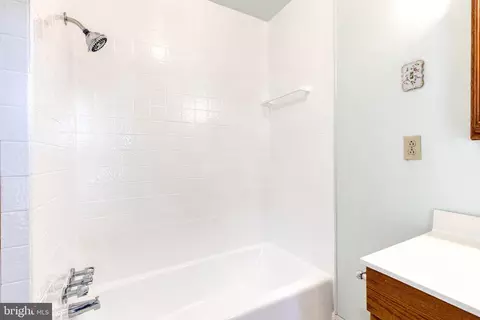 Bath - 724 Murdock Rd, Baltimore, MD 21212 photo 2 of 3