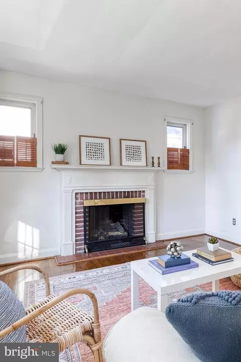 Living - 724 Murdock Rd, Baltimore, MD 21212 photo 5 of 10